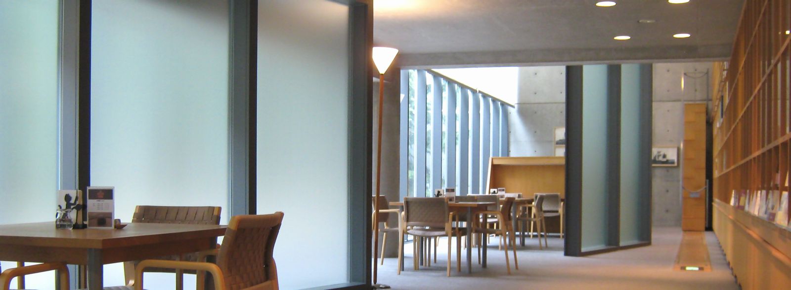1階　図書室・喫茶コーナー